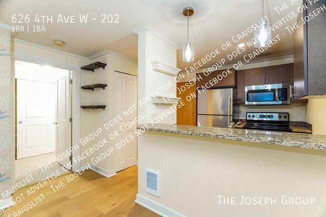 Building Photo - 626 4th Ave W