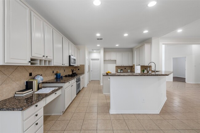 Building Photo - 9535 Empress Crossing Dr