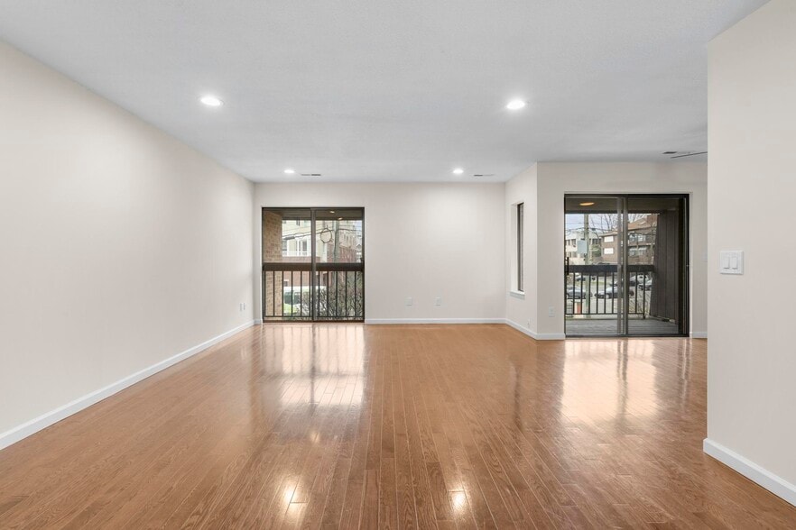 Building Photo - 25 2nd St