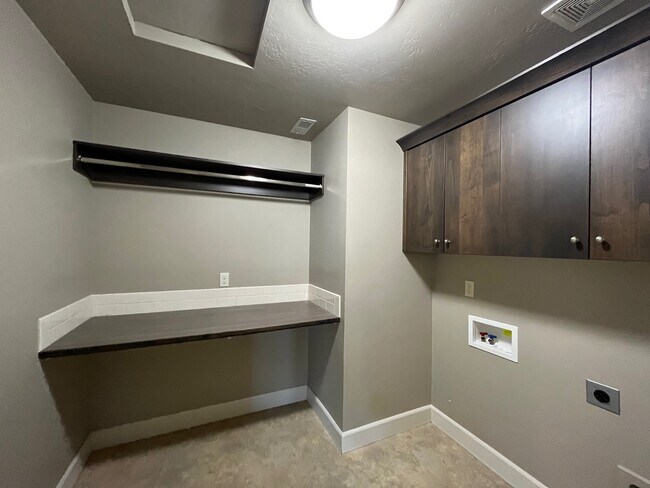 Building Photo - 5373 N Mitchum Ave