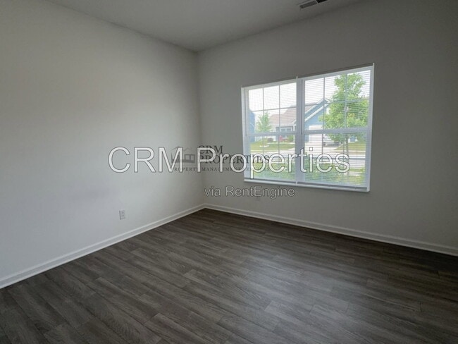 Building Photo - 3242 Somers Dr