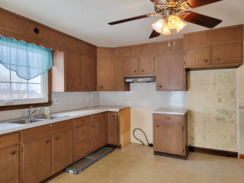 Building Photo - 745 PA-897