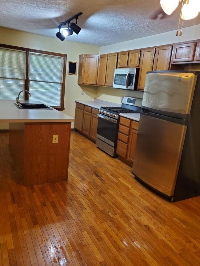 Building Photo - Adorable 3 Bed House in a Top Notch Location!