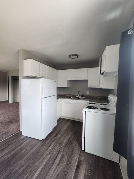 Building Photo - 1994 Elmira St