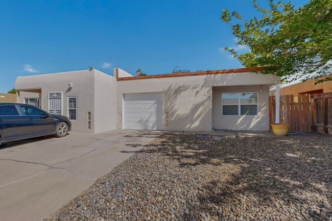 Building Photo - Close in West Side 2 bedroom 1.75/ba 1/cg