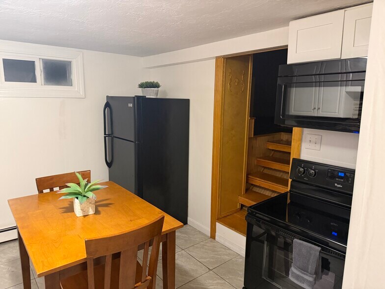 Building Photo - 7 Church St