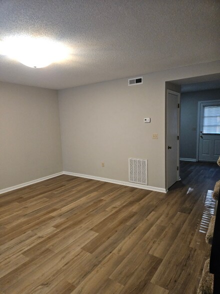 Building Photo - 491 Falls Ave