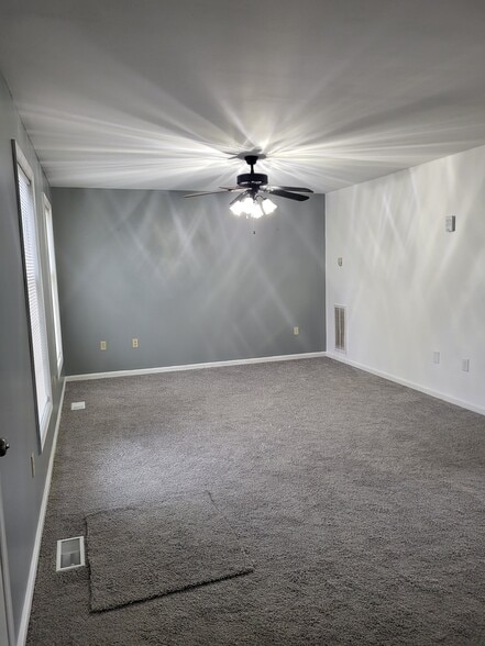 Primary Photo - 385 S Cannon Ave