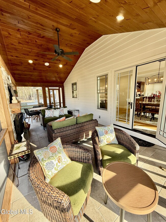 Building Photo - 16 Newton St