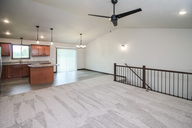 Building Photo - Beautiful 3 bedroom 2 bath unit at 620 Samantha St. in Tea, SD.