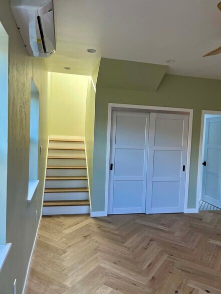 Building Photo - 550 Palm Ave