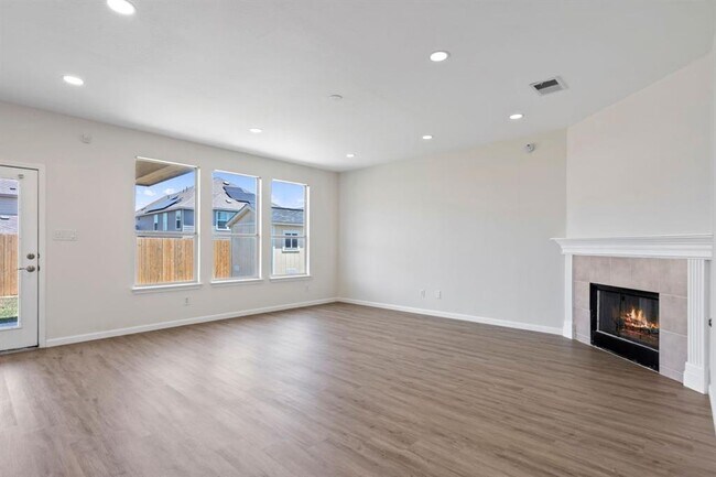 Building Photo - 101 Redwood Dr