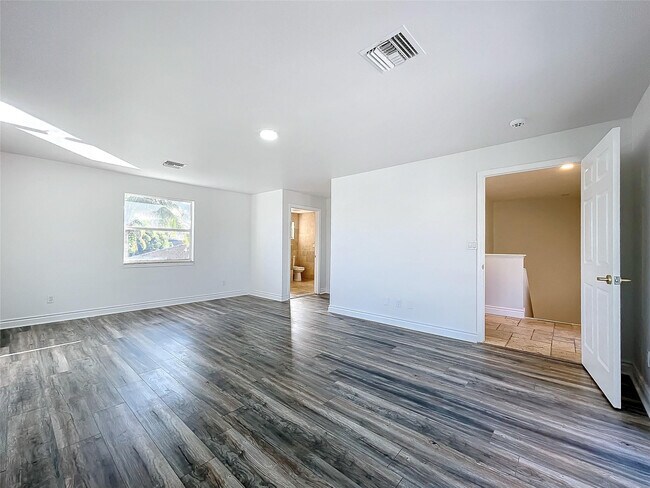 Building Photo - 2836 NW 11th Ave
