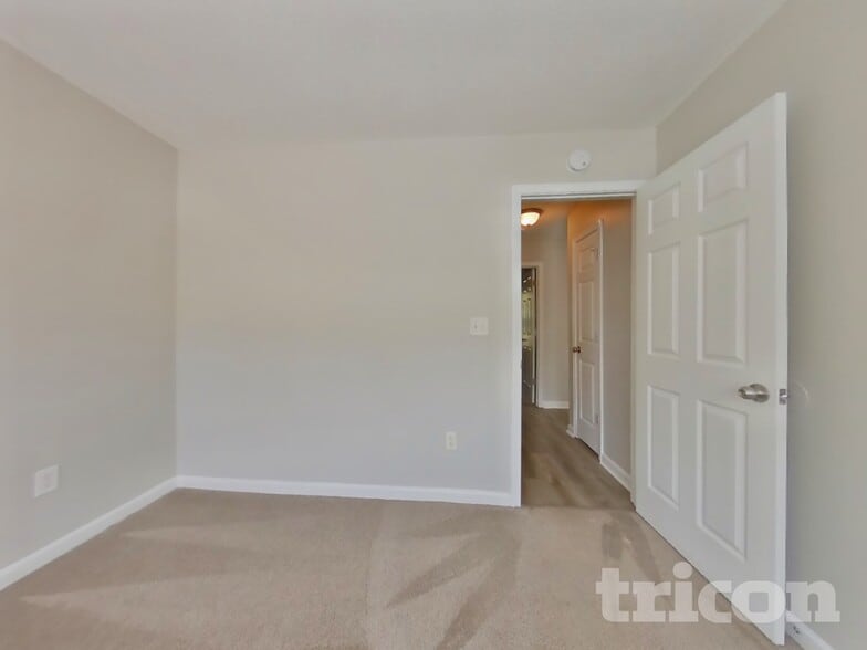 Building Photo - 228 S Red Oak Way