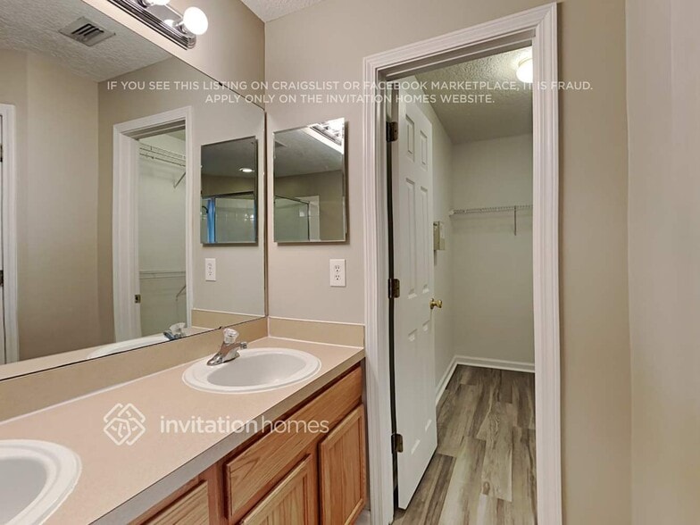 Building Photo - 1433 Woodland View Dr