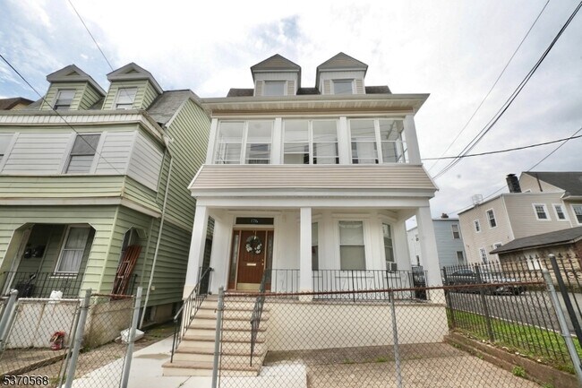 Primary Photo - 176 Grafton Ave