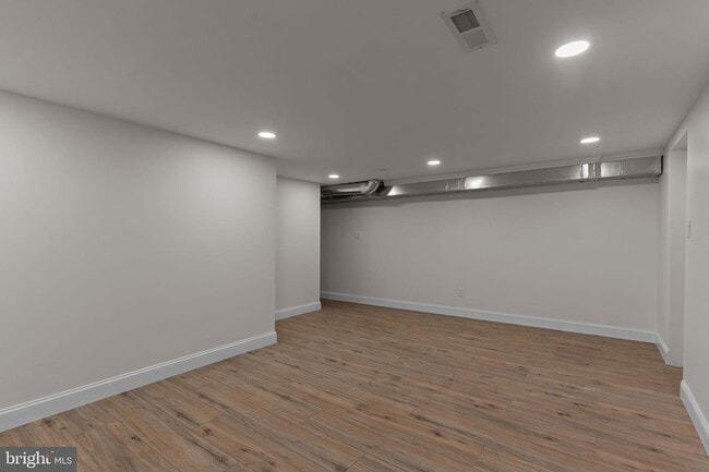 Building Photo - 12400 Medford Rd
