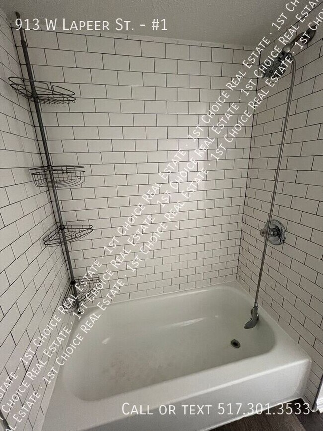 Building Photo - 913 W Lapeer St