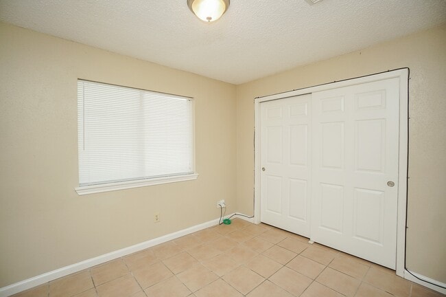 Building Photo - 20143 Beechview Ln