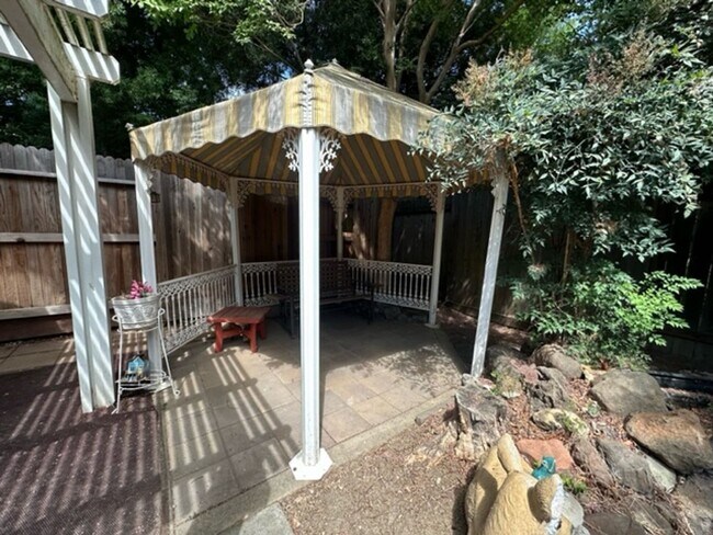 Building Photo - Gem of a rental home in East Davis