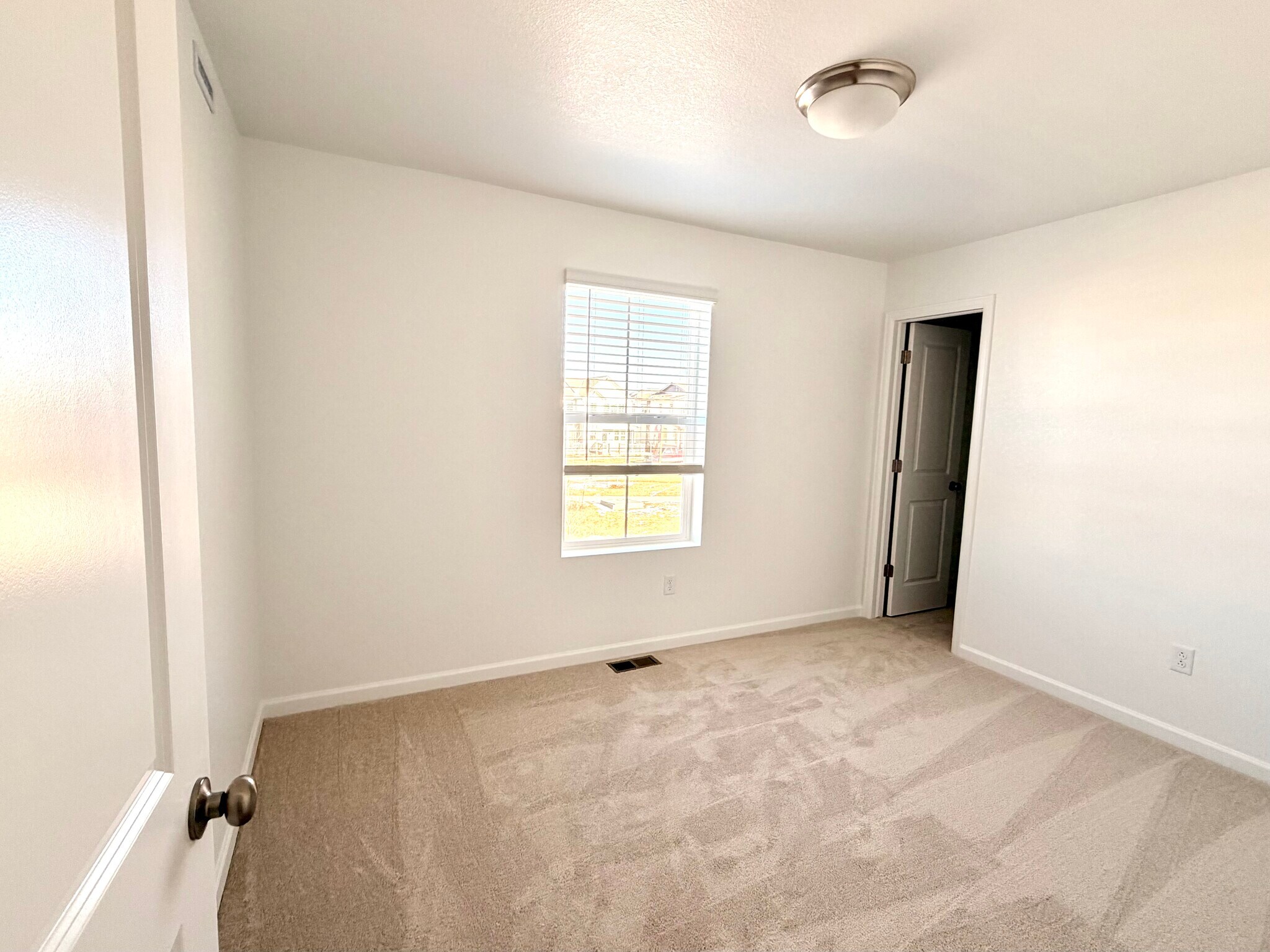 Building Photo - 6761 E 148th Dr