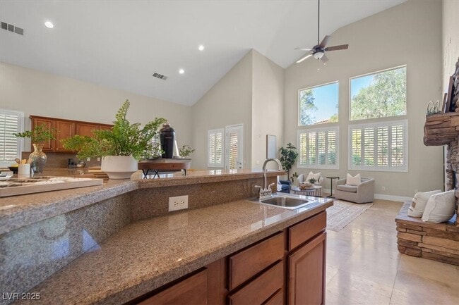 Building Photo - 858 La Sconsa Dr