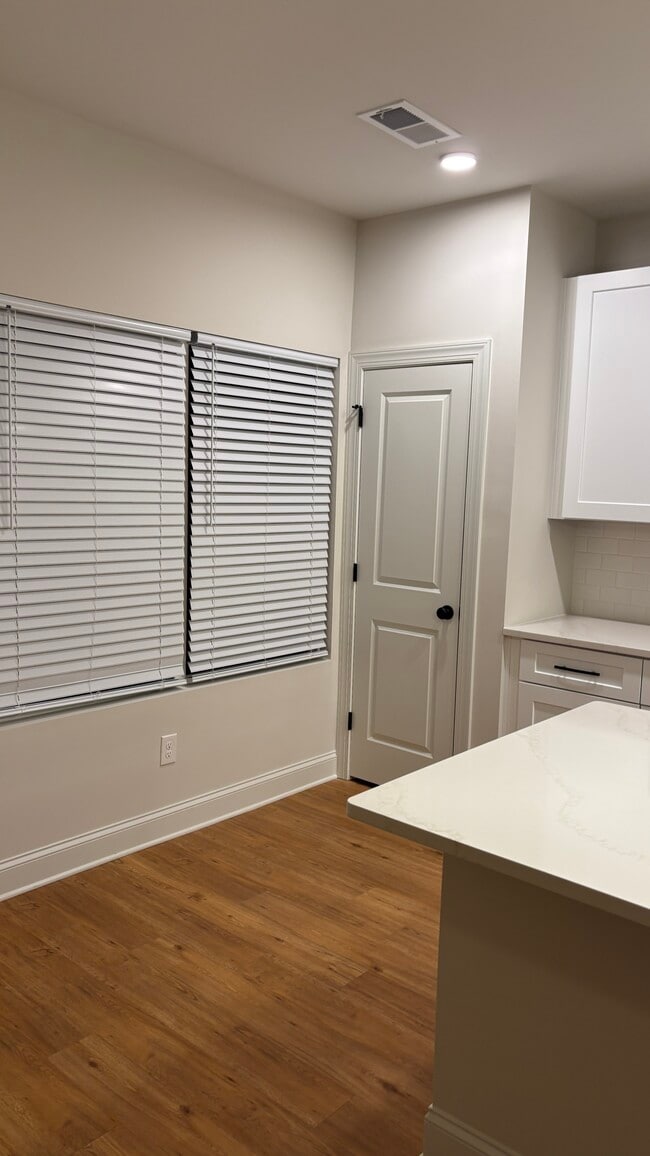 Building Photo - 4817 Victoria Ave