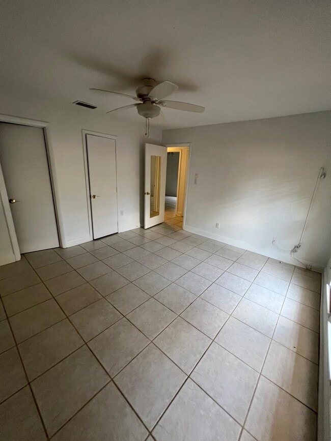 Building Photo - 420 Westwood Dr