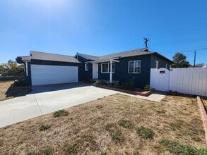 Building Photo - Charming 3-Bedroom 2 bathrooms Home in