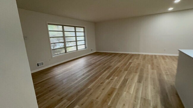 Building Photo - 2644 Preston Dr