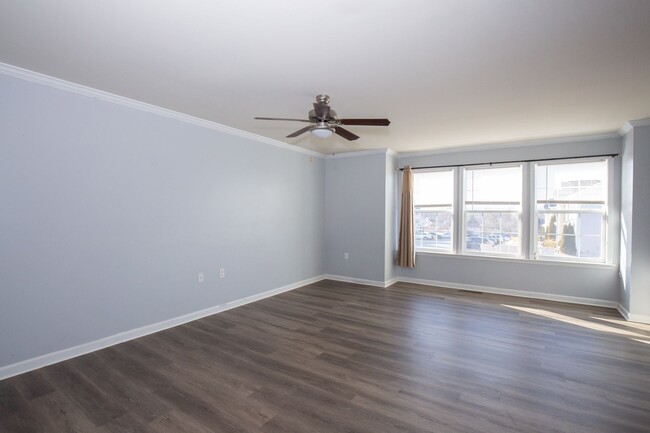 Building Photo - 3 bed, 2full/2 half bath Townhome in Marti...
