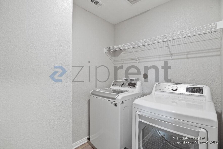 Building Photo - Unit