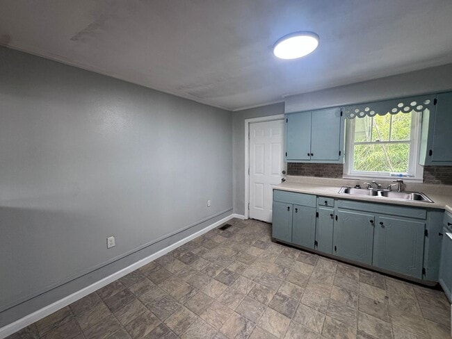 Building Photo - Housing Voucher accepted