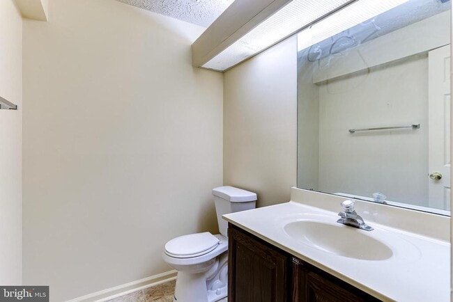 Building Photo - 6388 New Haven Ct