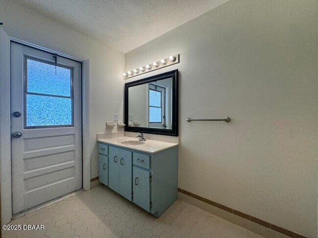 Building Photo - 4350 Candlewood Ln