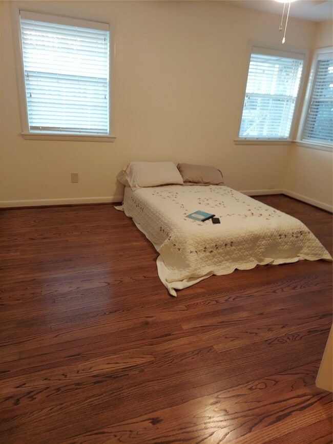 Building Photo - 2821 Eastgrove Ln