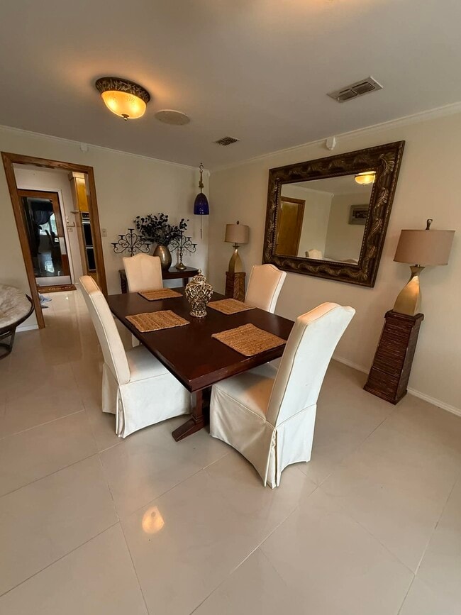 Building Photo - 3110 Jacaranda Dr