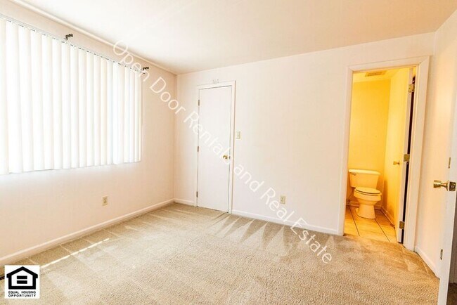 Building Photo - 15110 Tally Ho Dr
