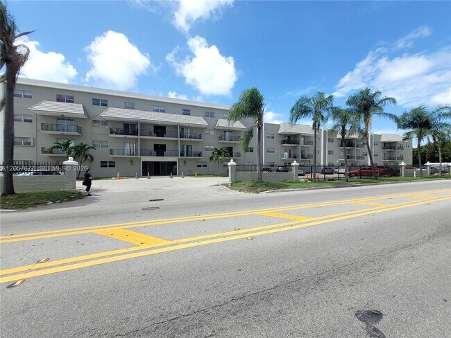 Building Photo - 5100 SW 41st St