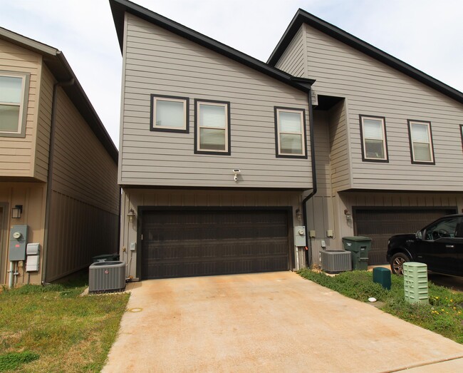 Building Photo - 2648 N Ward Dr
