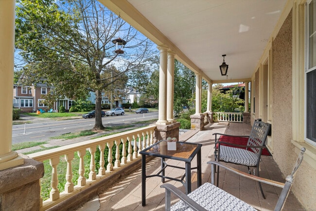 Building Photo - 809 Edgewood Ave