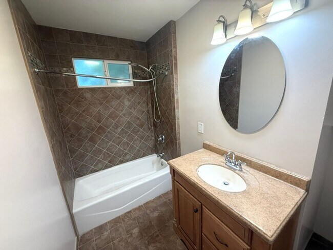 Building Photo - La Cañada Schools-  Family Home - Natural Hardwood, 2 car attached garage, Central A/C, New Appli...