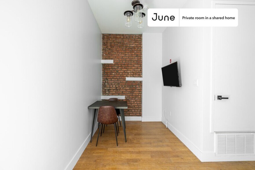 Building Photo - Room in Shared 3 bed/1 bath home