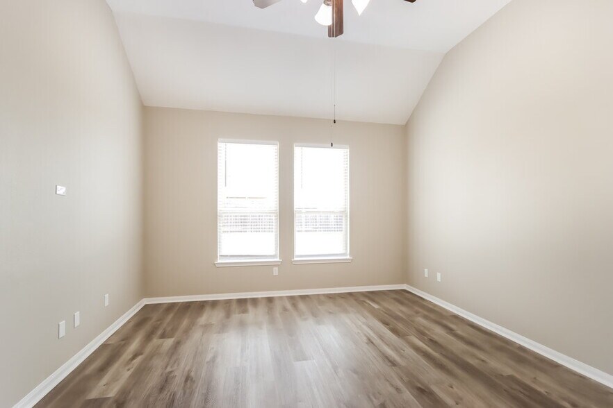 Building Photo - 10519 Sun River Falls Dr