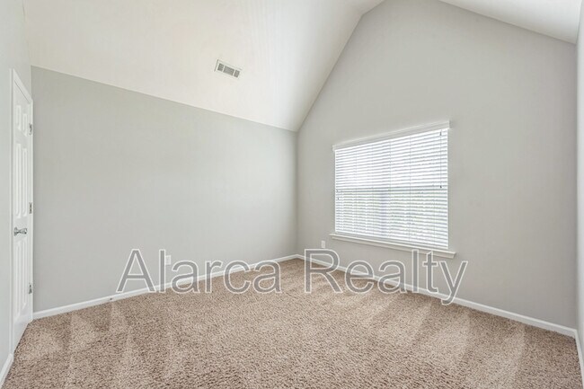 Building Photo - 2069 White Cedar Ln