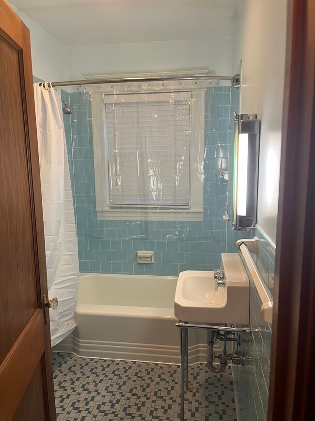 Building Photo - 214 McKendree Ave