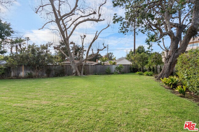 Building Photo - 11619 Francis Pl