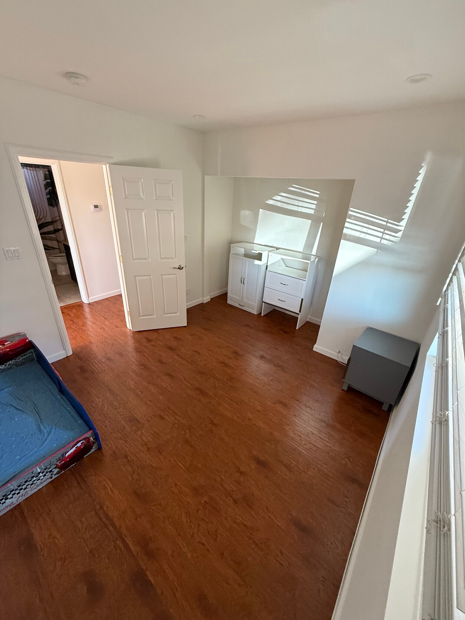 Building Photo - 10548 Tinker Ave