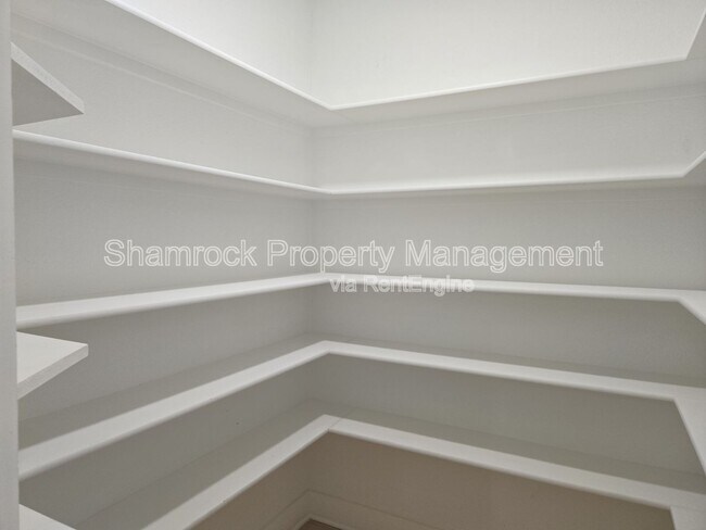 Building Photo - 9900 Ridings Dr