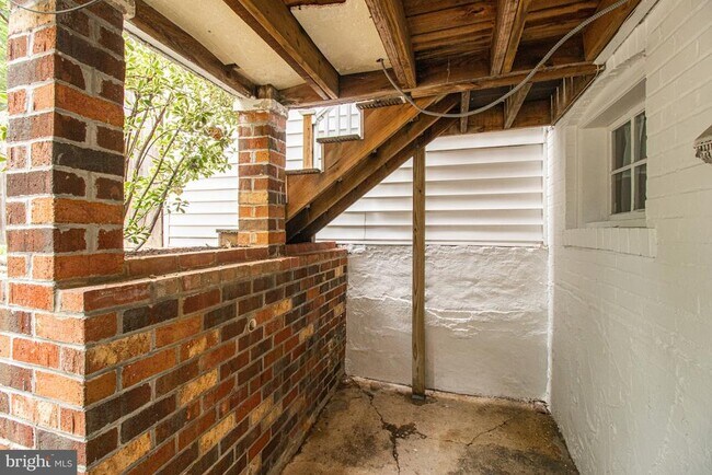 Building Photo - 4231 Jenifer St NW